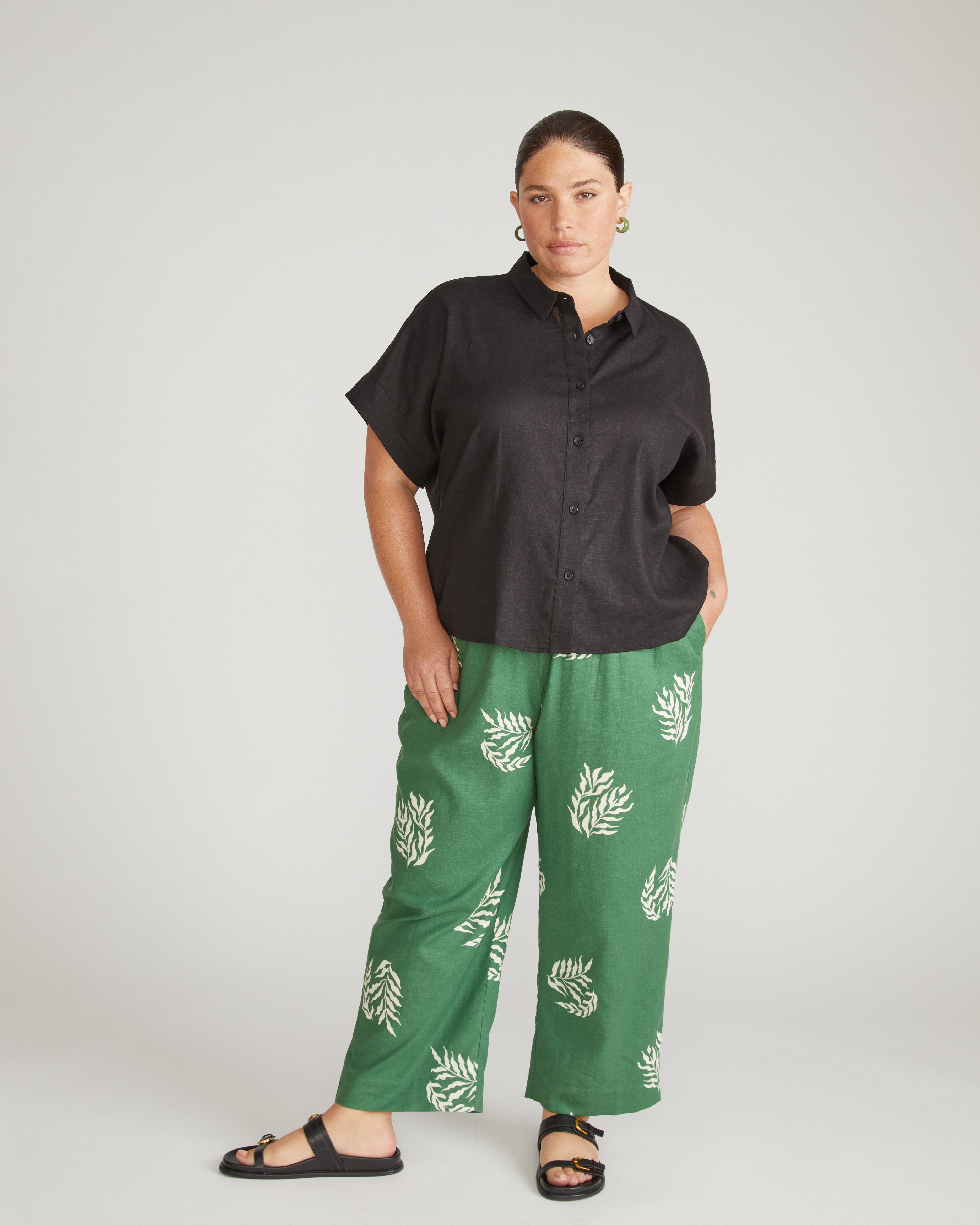 Iris Linen Easy Pull-On Pants - Beachgrass Print in Green