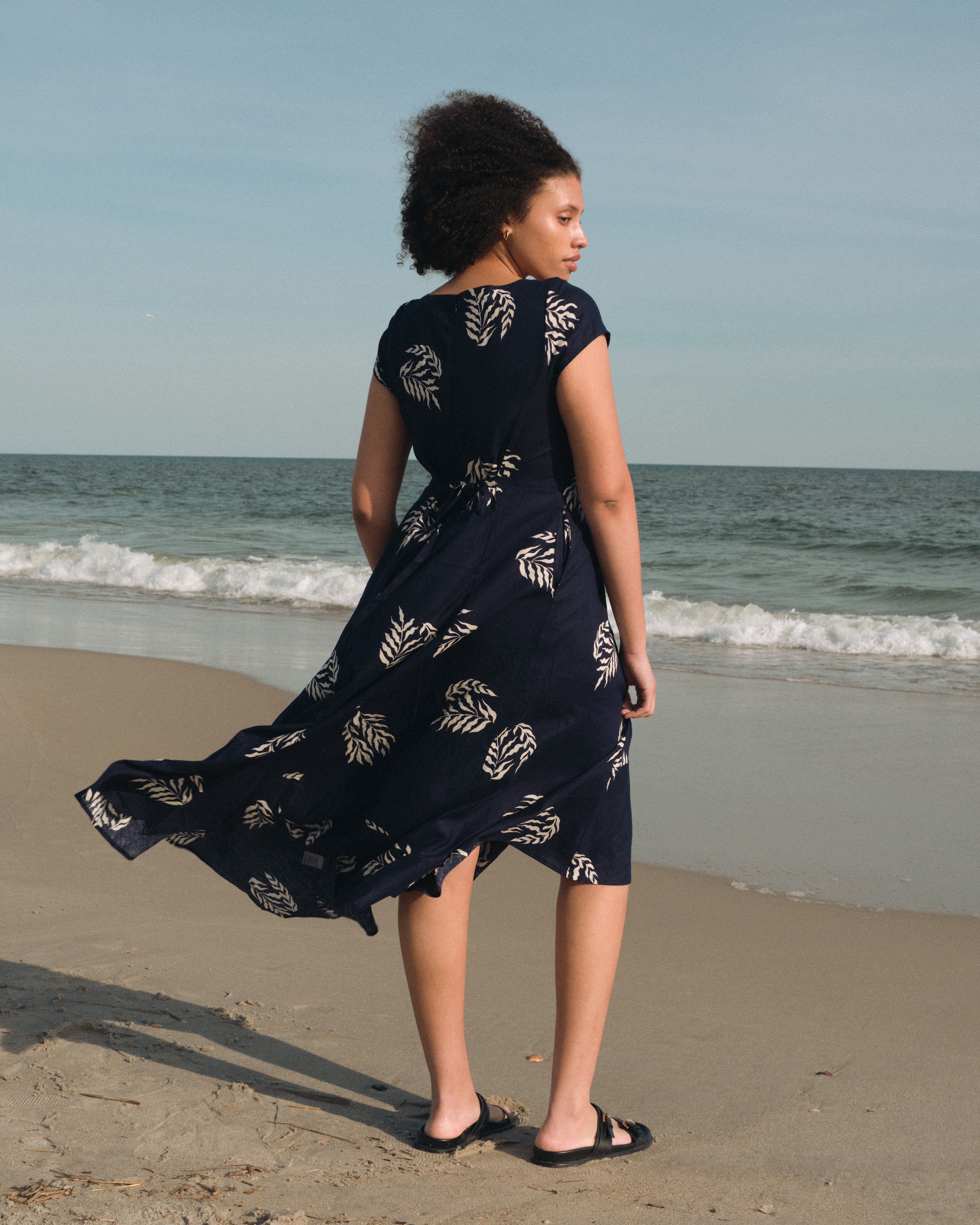 Sunset Linen Flounce Dress - Beachgrass Print in Navy