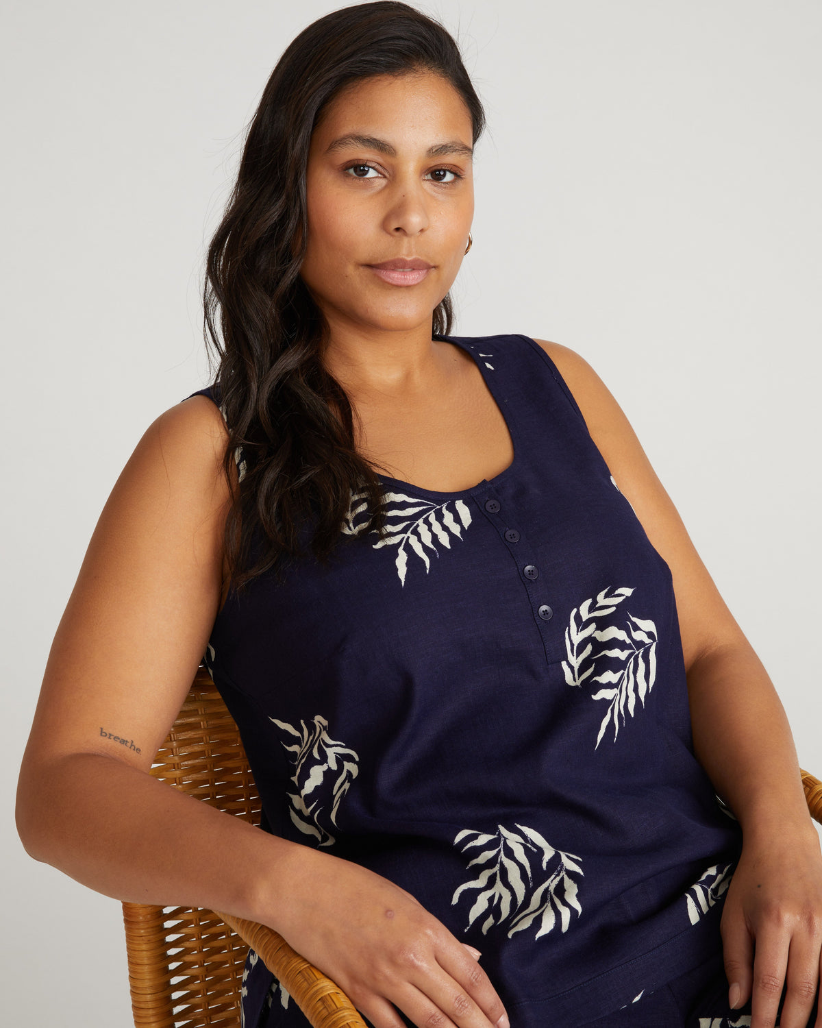 Henley Linen Tank - Beachgrass Print in Navy