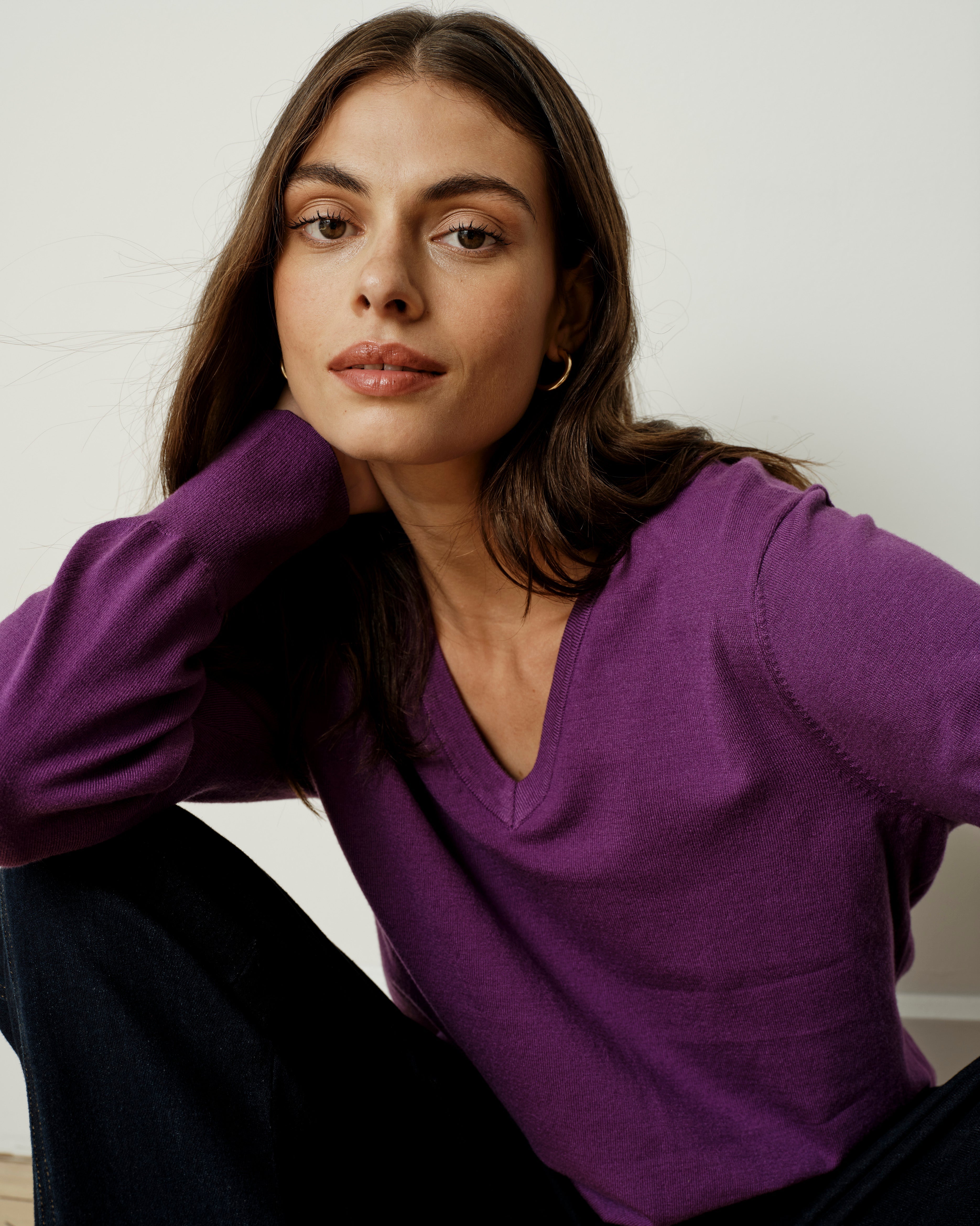 Savvy Fine Knit V Sweater - Grape